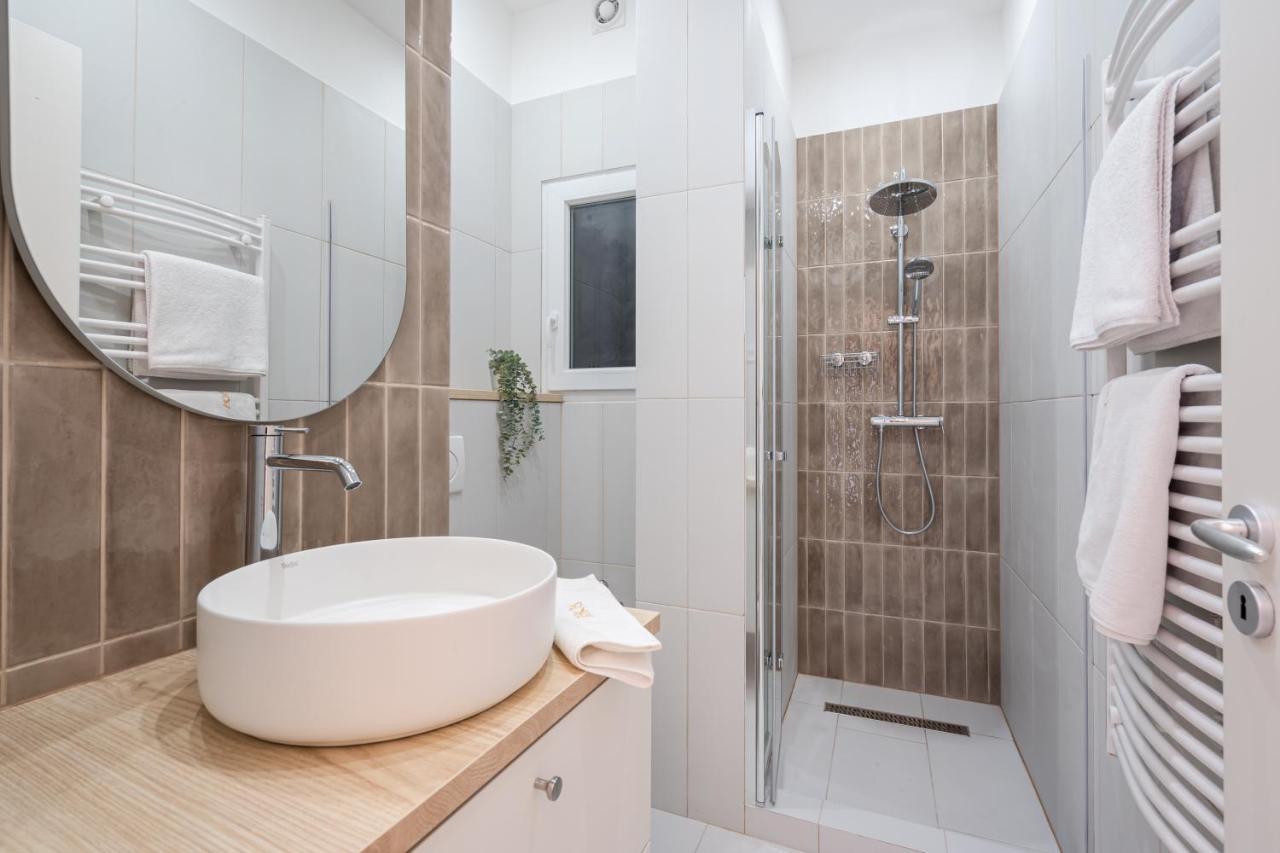 K10 - Kazinczy Street Heritage Suite - Best Location By Bqa Будапеща Екстериор снимка