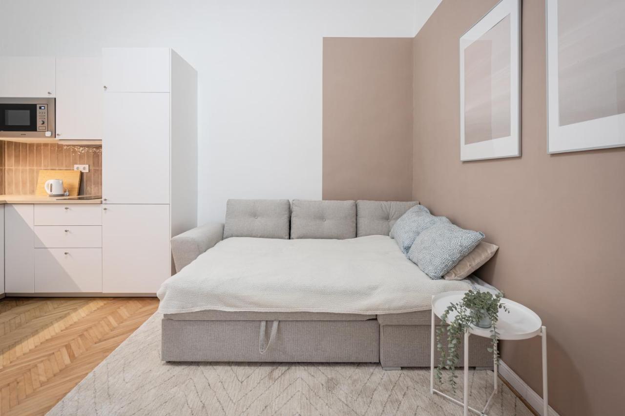 K10 - Kazinczy Street Heritage Suite - Best Location By Bqa Будапеща Екстериор снимка