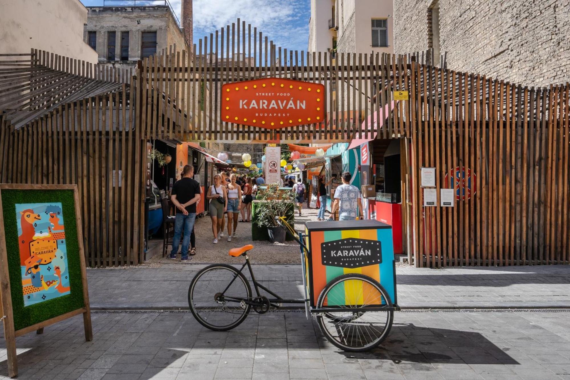 K10 - Kazinczy Street Heritage Suite - Best Location By Bqa Будапеща Екстериор снимка